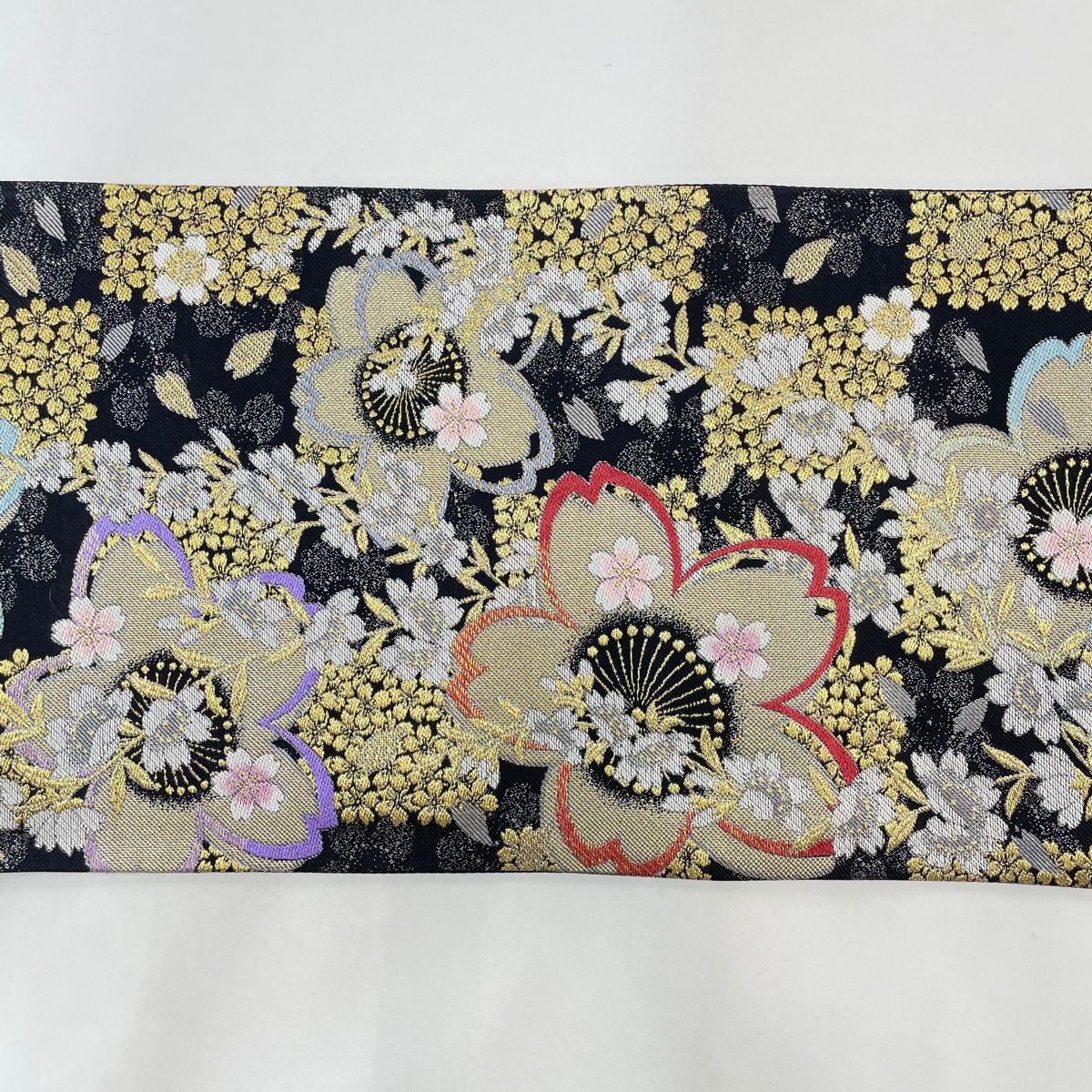 袋帯 美品 秀品 桜 花びら 金糸 箔 黒 六通 正絹 【中古