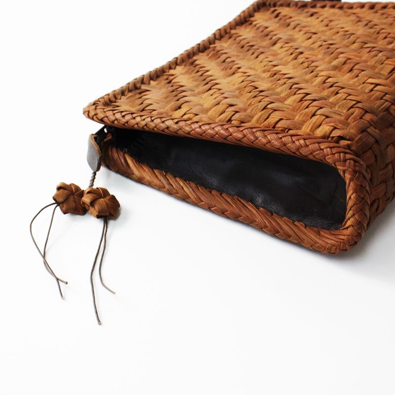 [国産] 山葡萄バッグ　クラッチバッグ　セカンドバッグ　網代編み　手作り 美品山葡萄 網代編み クラッチバッグ かごバッグ ブラウン 国産