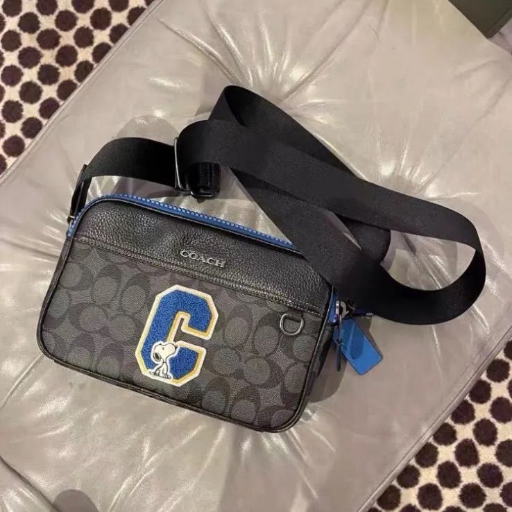コーチ (C4027)グラハム クロスボディ スヌーピー ショルダーバッグ