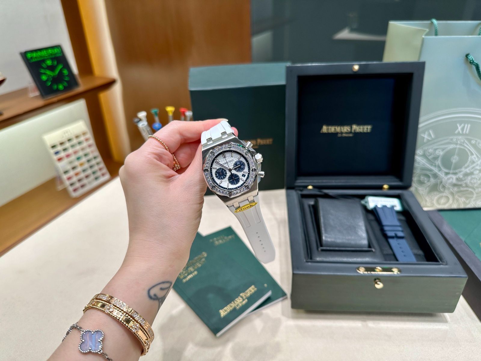 人気女優 王子文着用モデル｜