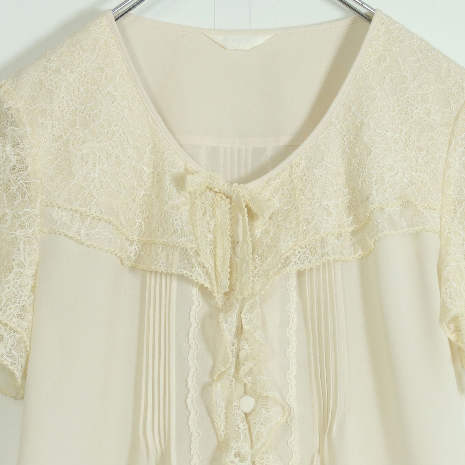 美品】インゲボルグ☆レースたっぷりブラウス サイズ9 クリーム色系