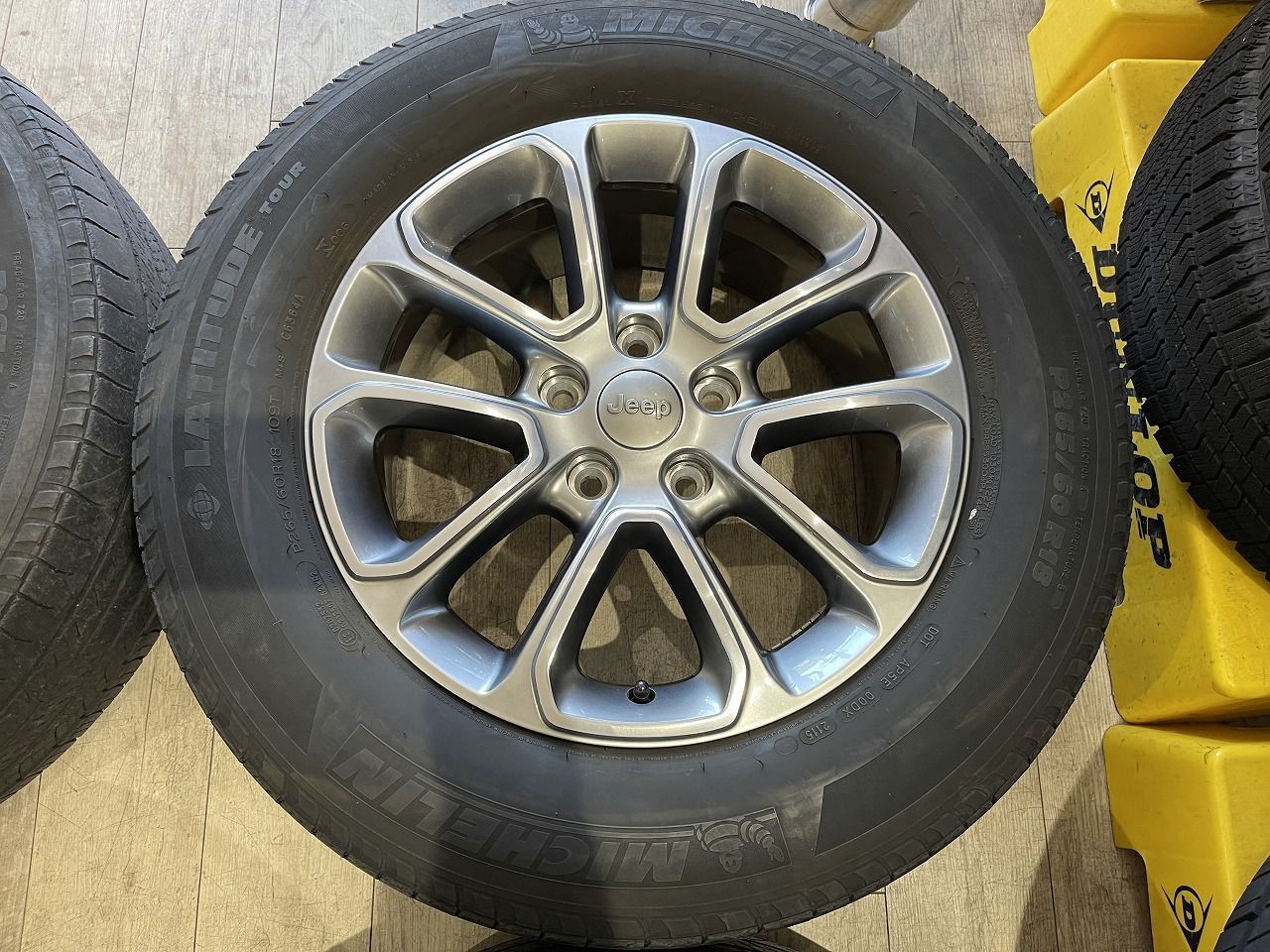 グランドチェロキー純正ホイール　18インチ8j 265/60r18 グランドチェロキー純正ホイール18インチ8j 265/60r18