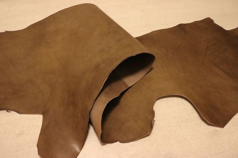 オリーブブラウ 105ds ヌメ革 ベリー 牛革 イタリア レザー スムース