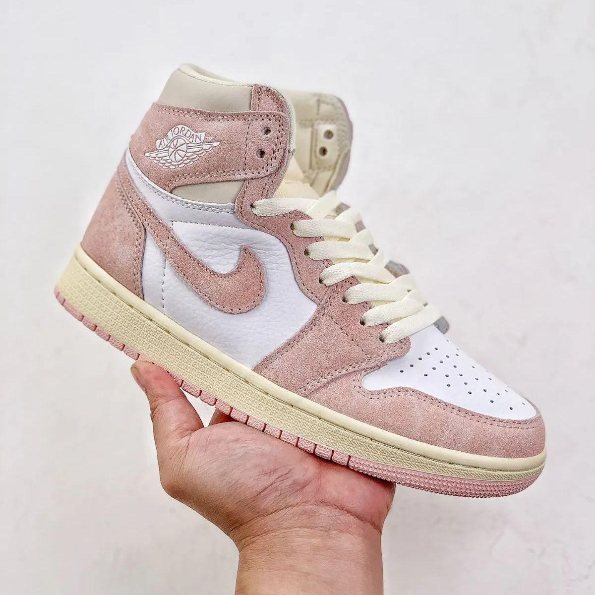 新品即完売❤️Nike WMNS Air Jordan 1 Retro High OG 