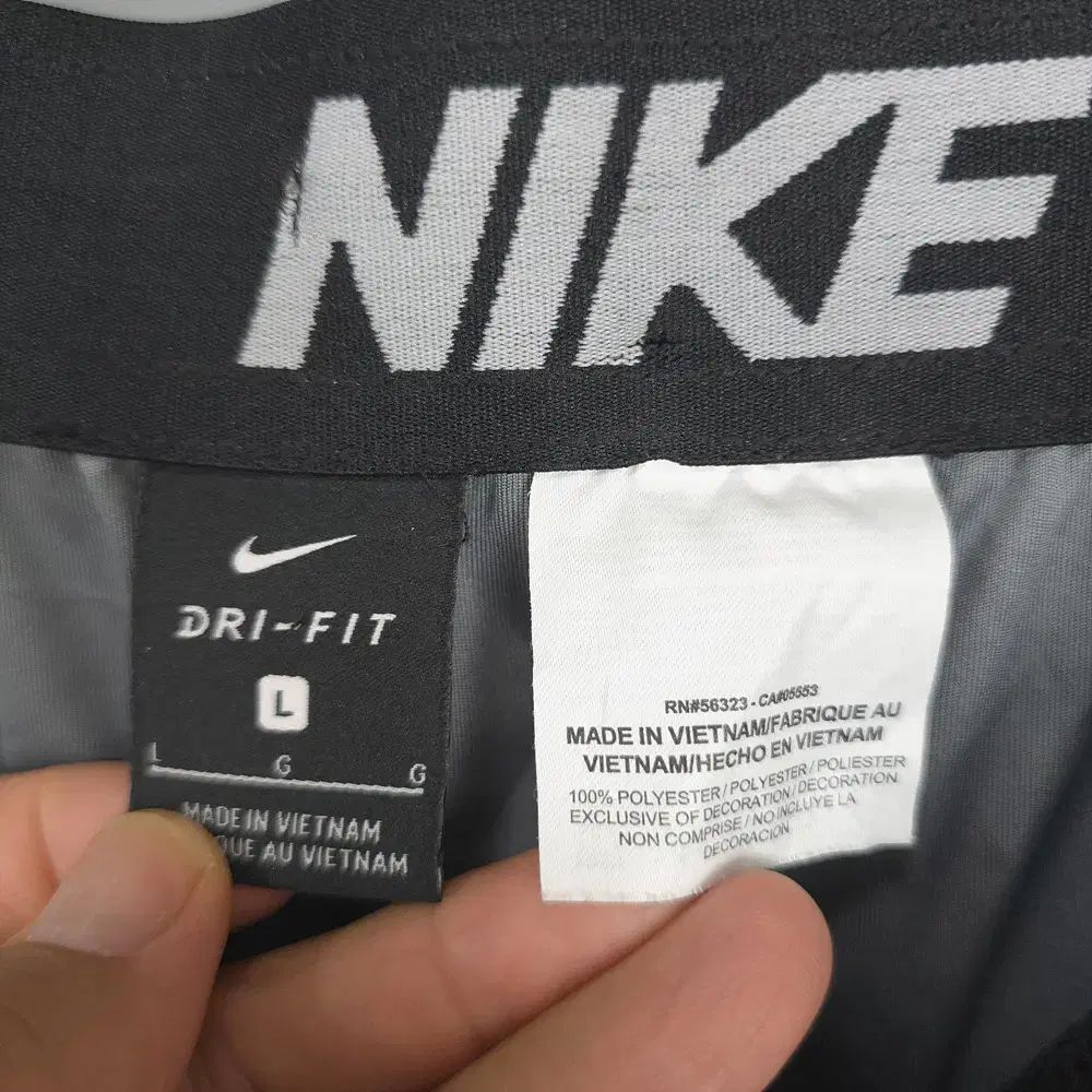 8/6発送可能です Nike(ナイキ） Nike ドライフィット Dri ー FIT 機能性 プリント