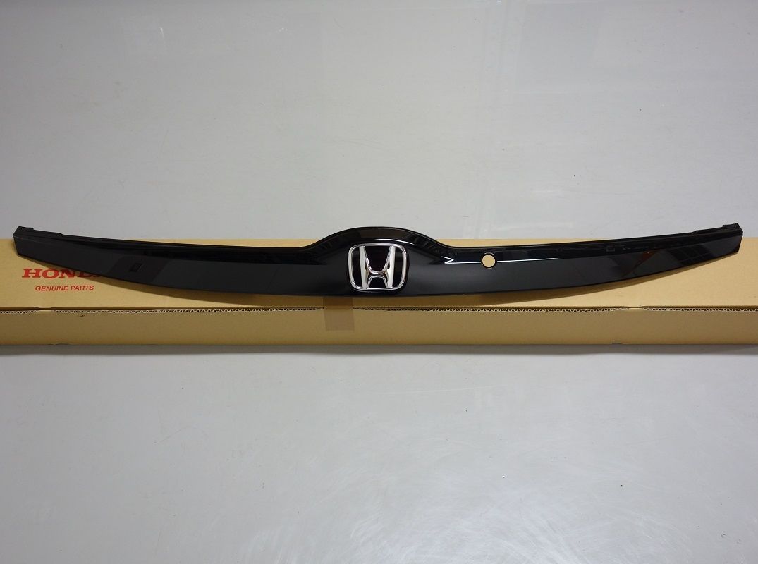 【正規品販売】 HONDA ホンダ 純正 フィット GK3 リアライセンス ガーニッシュ ブラック ガソリン車 パーツ エンジン タイヤ バンパー 検索 マフラー 最短翌日お届け! 