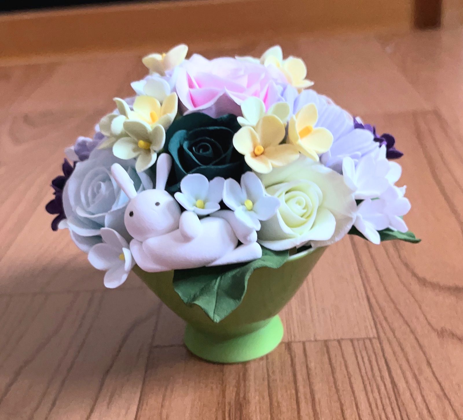 クレイフラワー・アレンジメント(A-4) - メルカリ