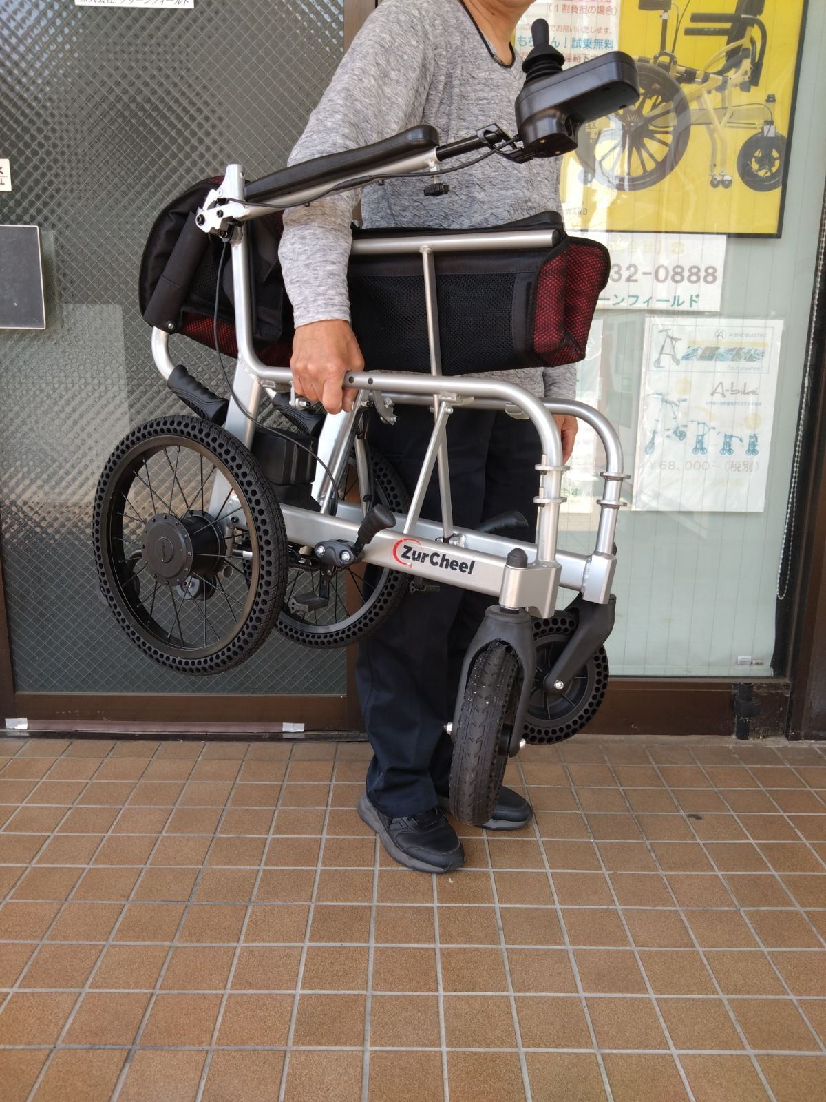 軽量電動車いすモバイドエアー