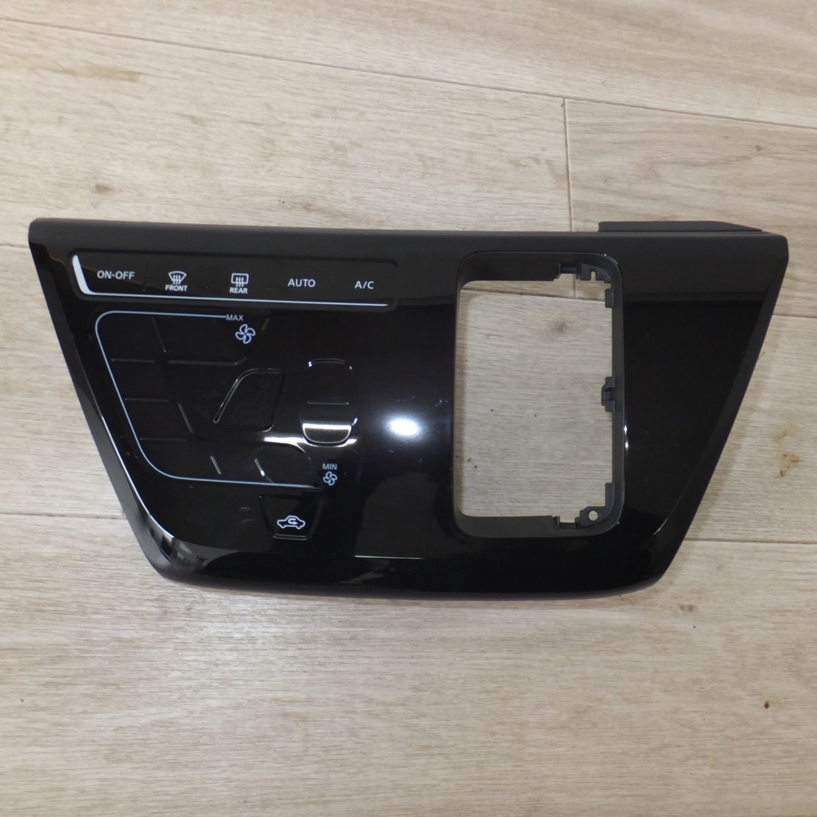 送料無料] ☆日産 NISSAN 純正 デイズ B44W エアコンスイッチ