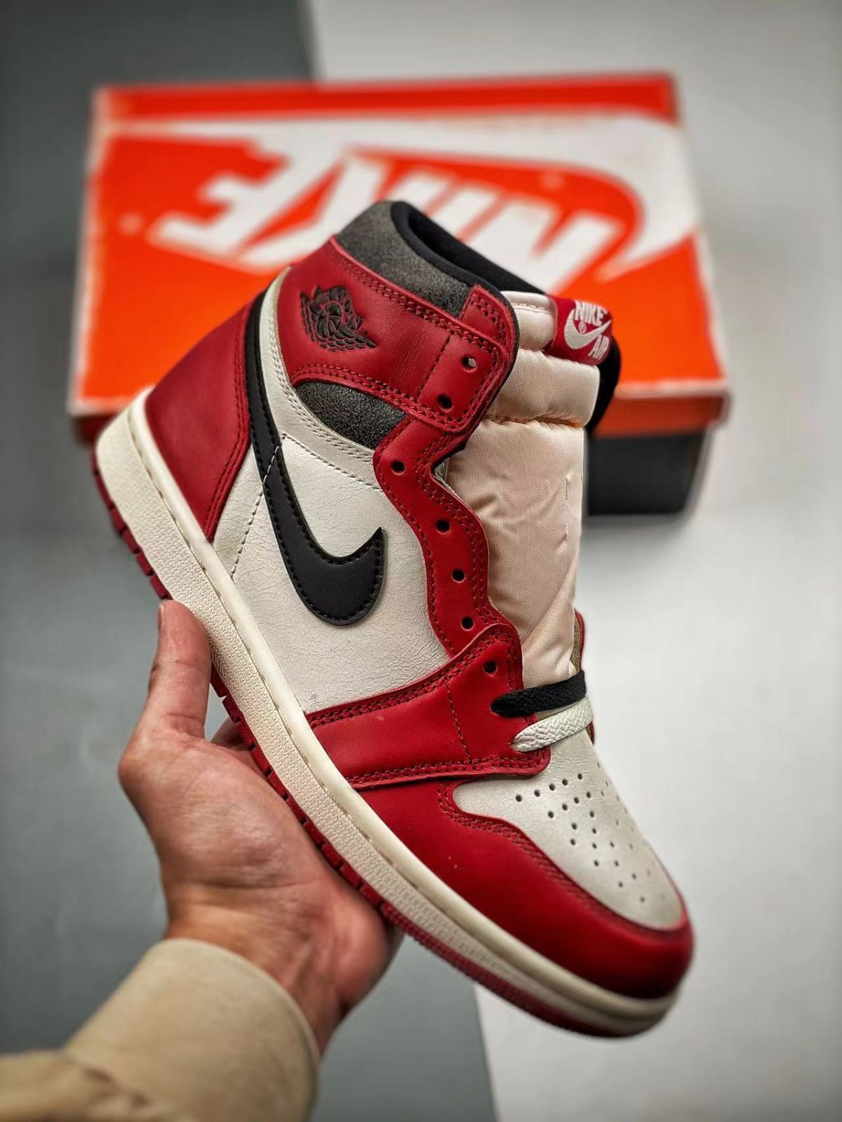 Nike AJ1 High OG "Lost & Found/Chicago"