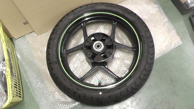 ニンジャ Ninja 250R EX250K の リアホイール タイヤ付 1748579909