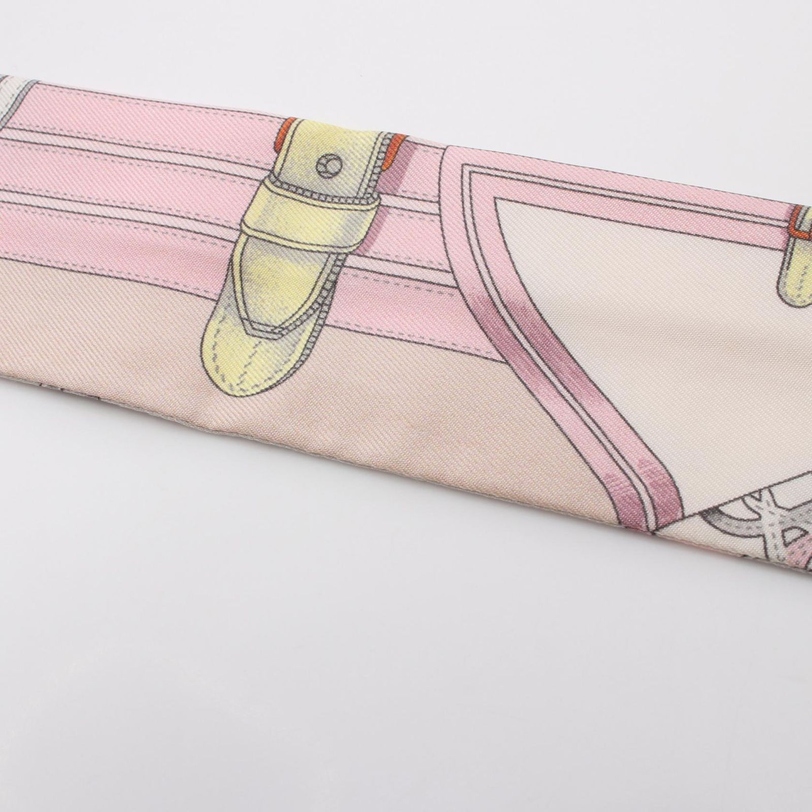 エルメス HERMES スカーフ ツイリー GRANDE TENUE シルク エルメス HERMES スカーフ ツイリー GRANDE TENUE シルク
