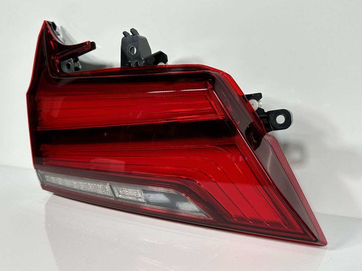 アルファードAGH30W 左バックドアテールLED 純正部品　美品 アルファードAGH30W 左バックドアテールLED 純正部品 美品 2025