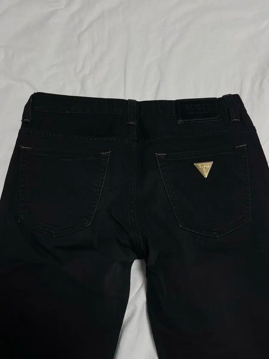 GUESS(ゲス) ゴールド ブラックジーン 31 サイズ