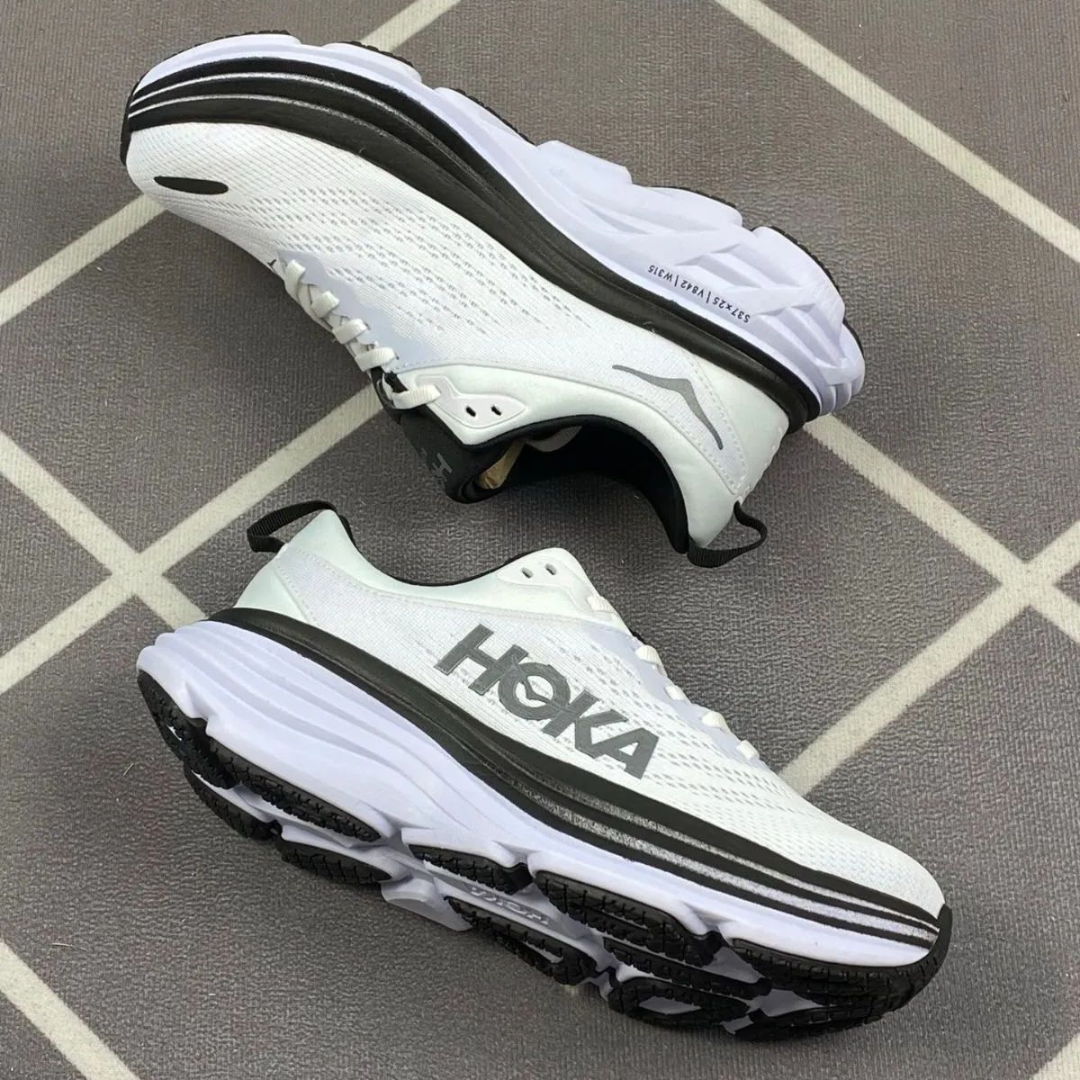 HOKA ONE ONE BONDI 8 ホカオネオネ ボンダイ8 ランニングシューズ レディース スニーカー ホワイトブラック