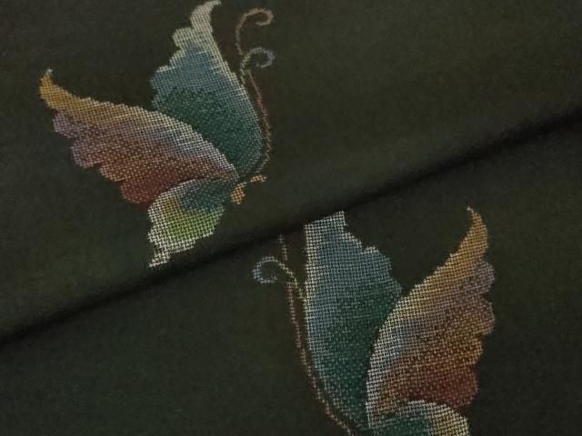 平和屋本店□極上 本場大島紬 9マルキ 地空 舞蝶文 黒地 逸品
