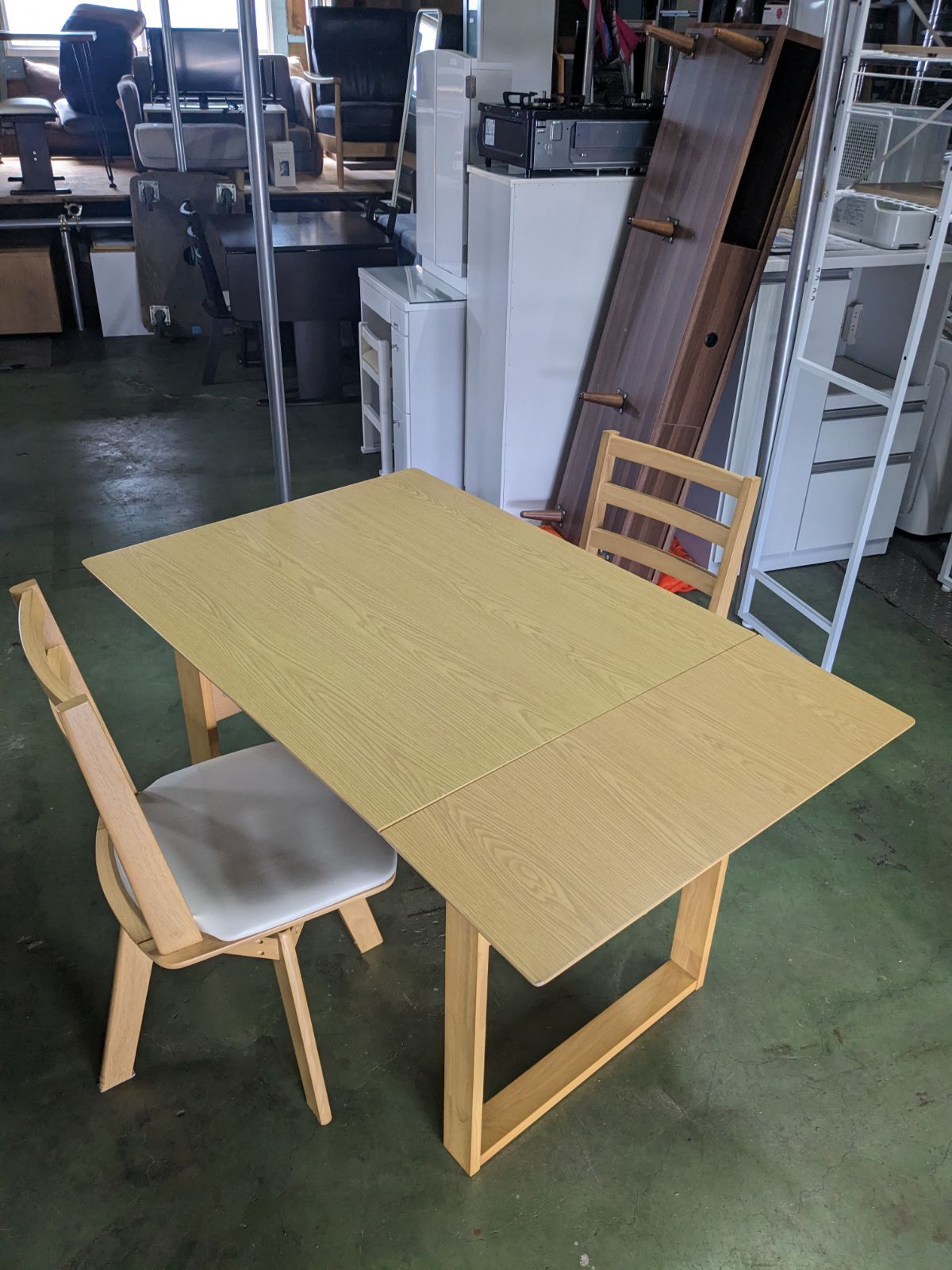 ニトリ ダイニングテーブル、折りたたみ式 椅子2脚セット - メルカリ
