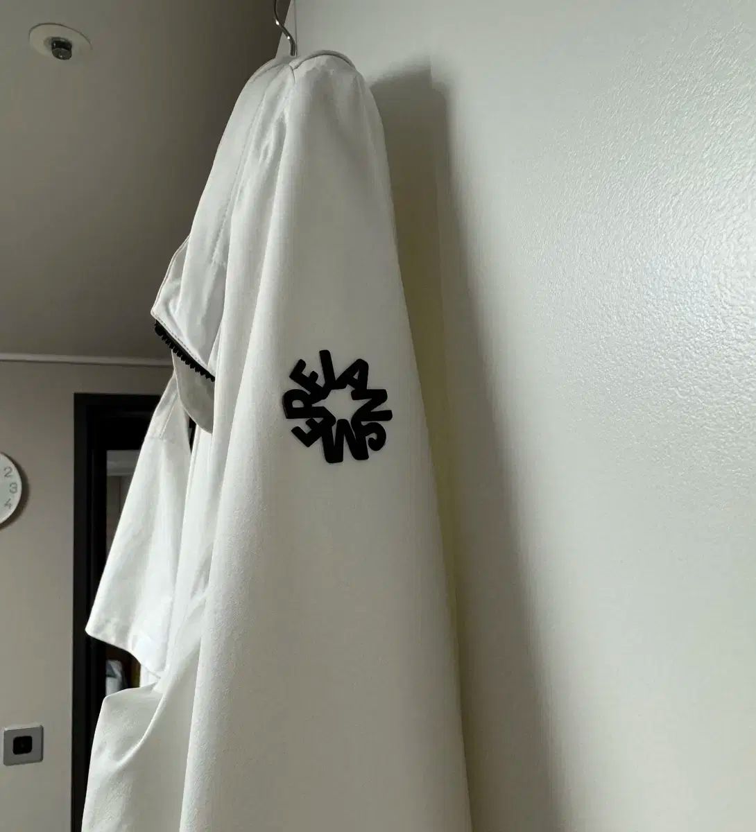 ウィンドブレーカー ホワイト