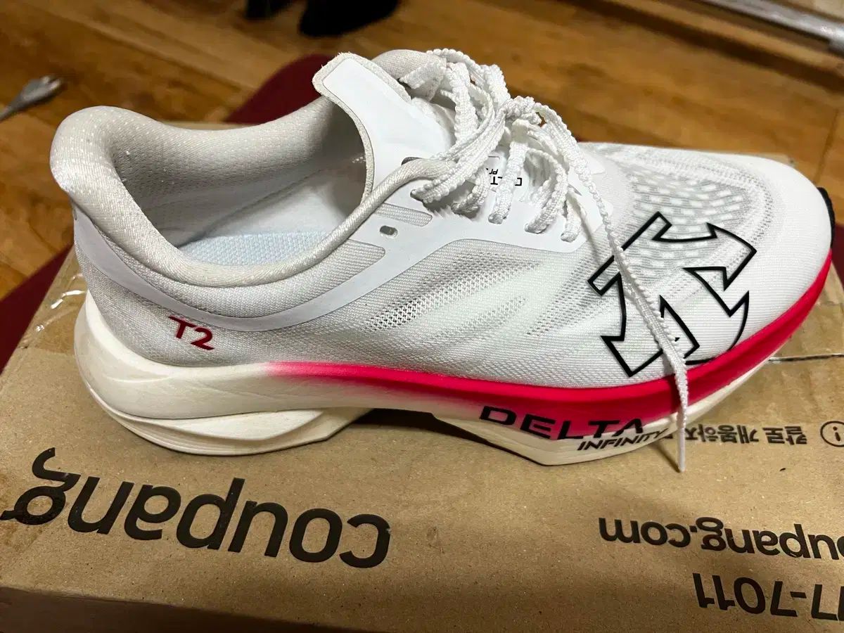 DESCENTE デサント デルタプロ EXP V2 白 260