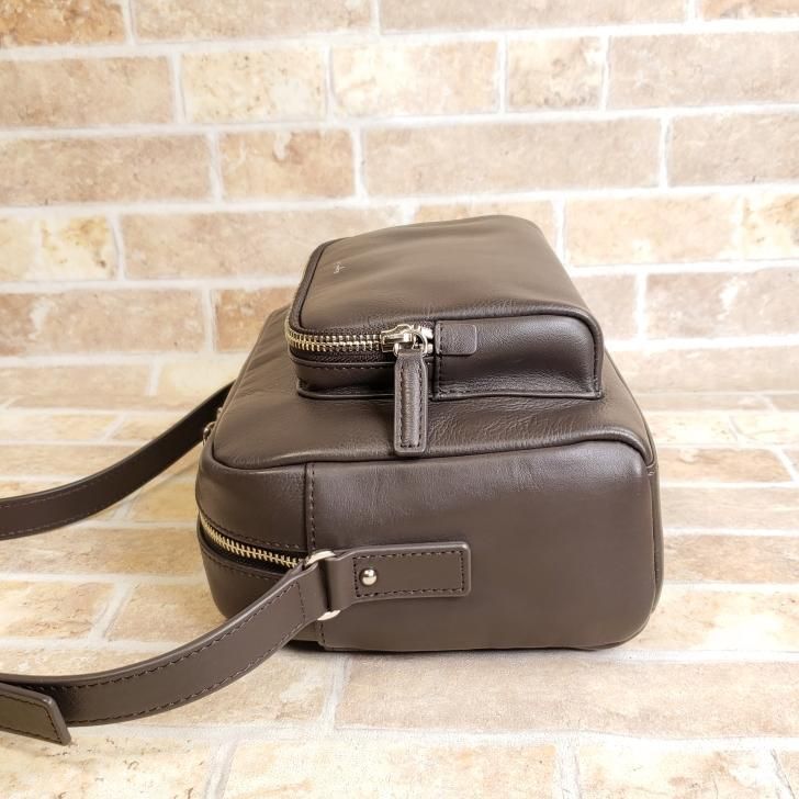 美品 アニエスベー agnes b. ☆ レザー ショルダーバッグ ダーク 
