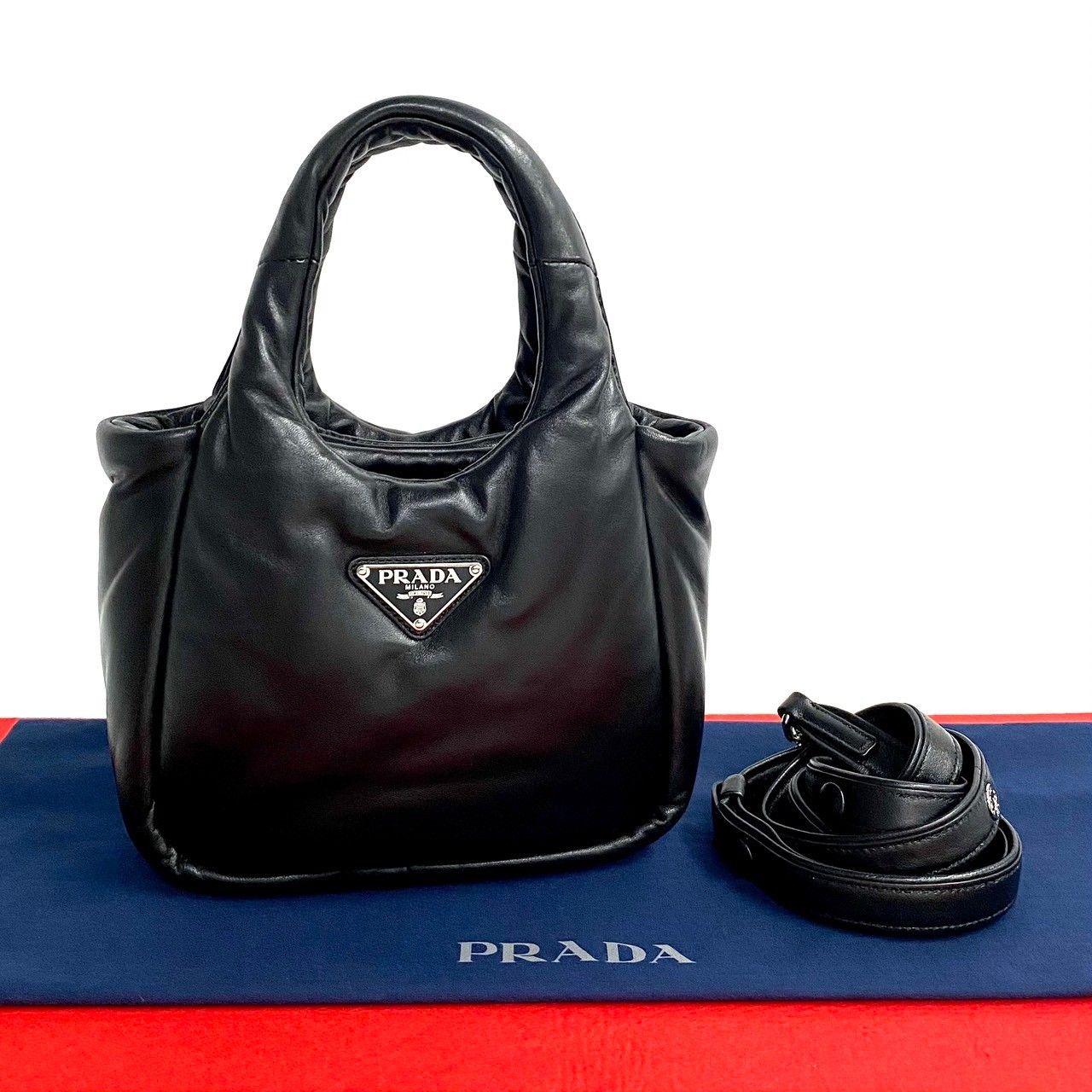 ほぼ未使用 PRADA プラダ 三角ロゴ ソフトパデッド ナッパレザー