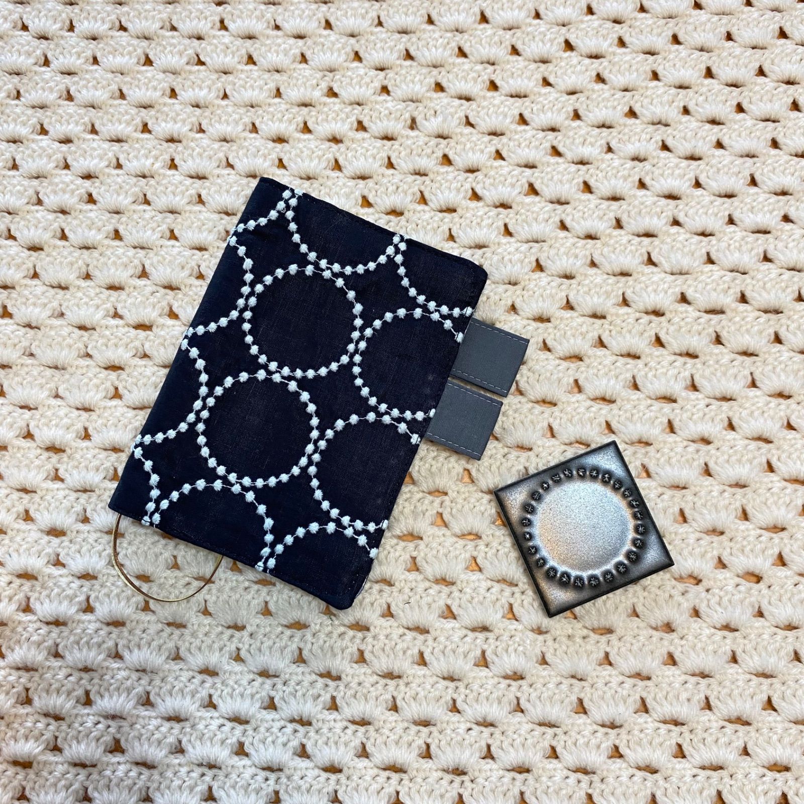 ミナペルホネン タンバリン ネイビー×ブラック ミナペルホネン