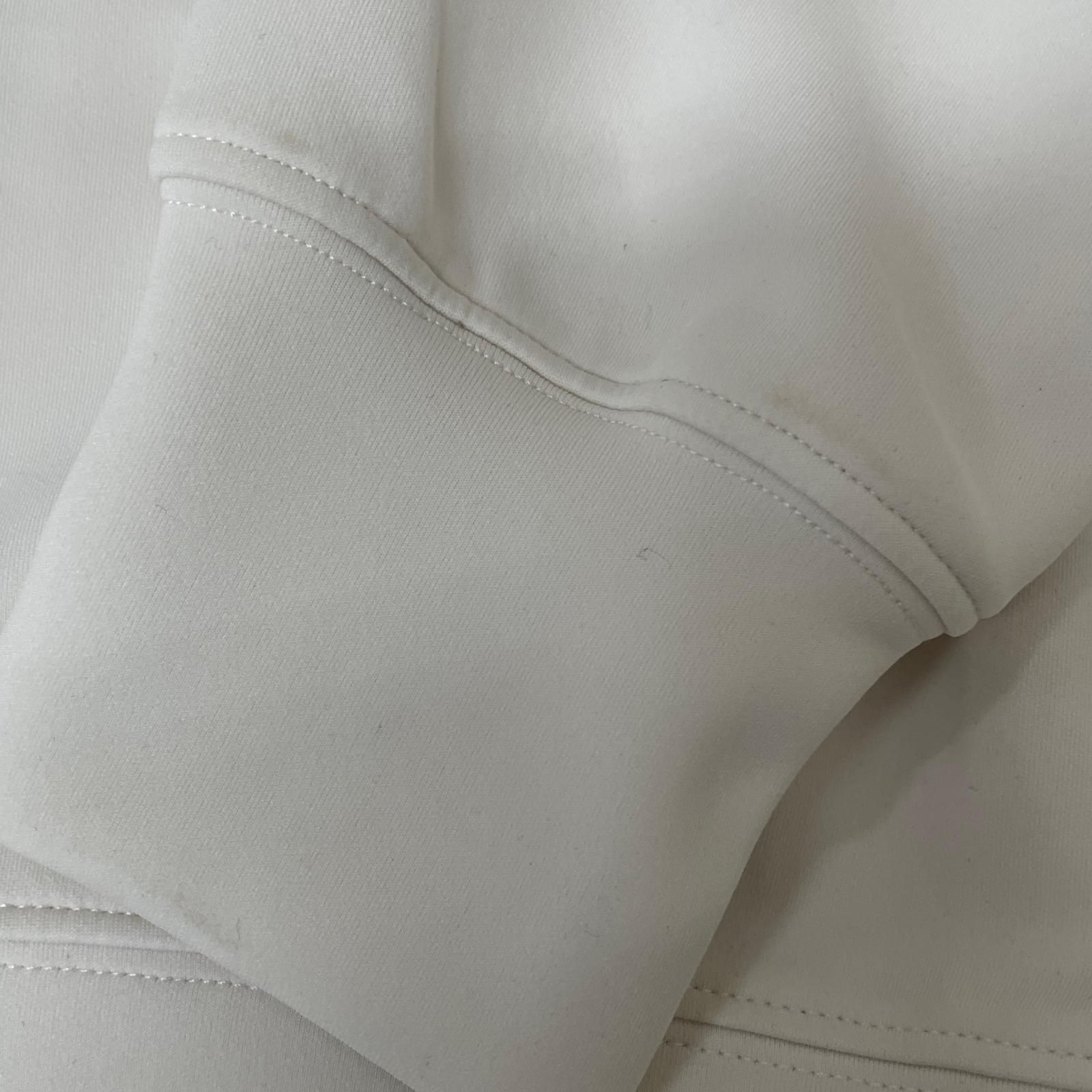 ホワイト 立体ロゴ