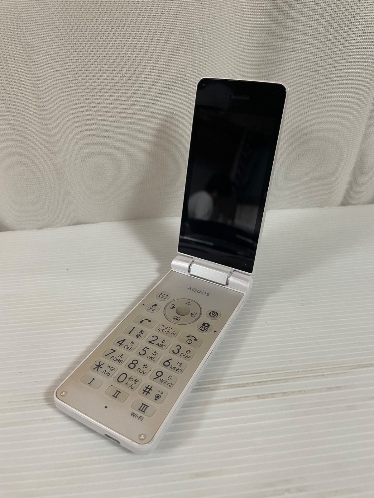 AQUOS ケータイ3 ホワイト アクオスケータイ 型番:NP805SH 容量