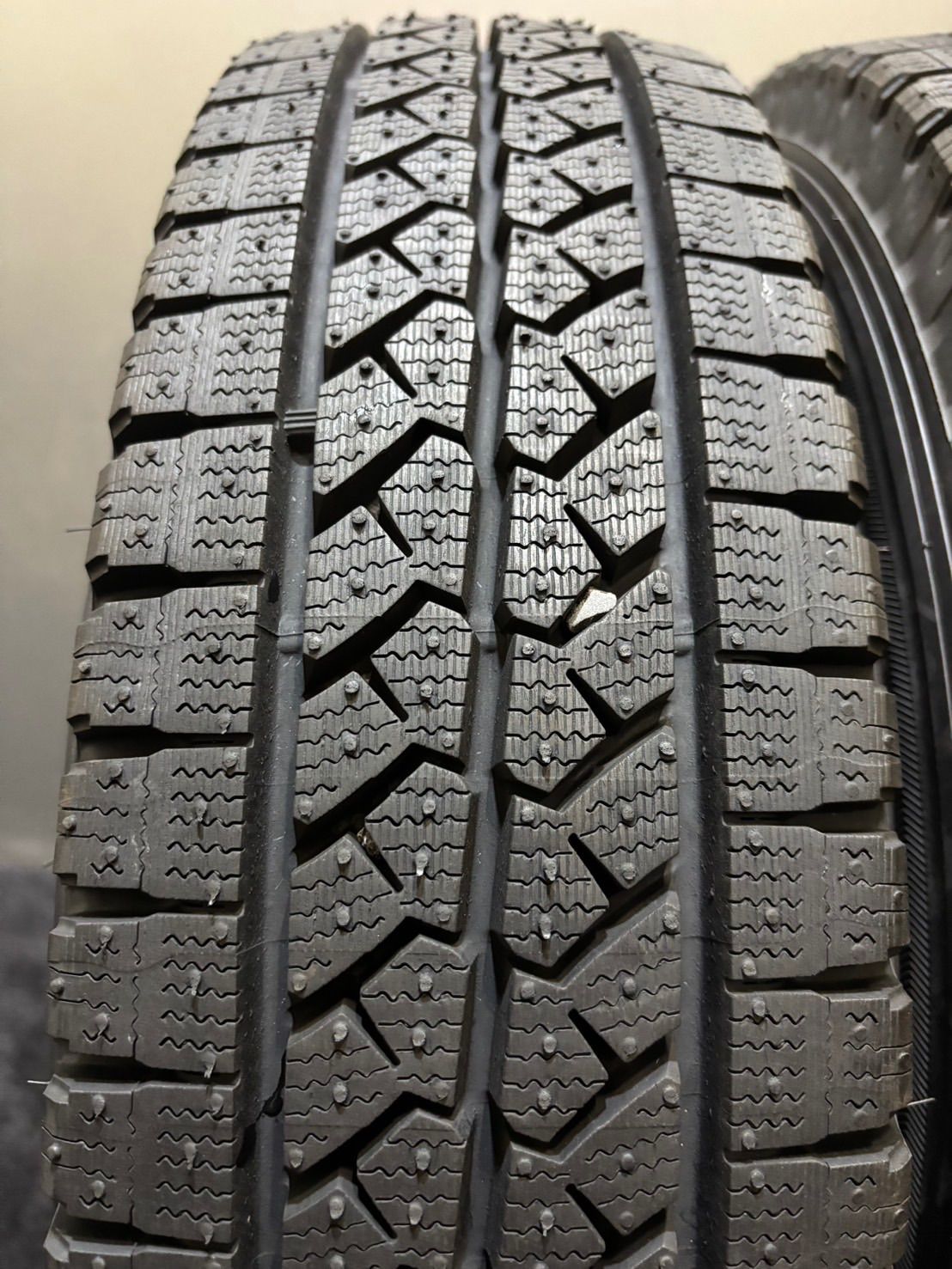 パッソ ブーン タンク ルーミー トール 195/45R16 スタッドレス