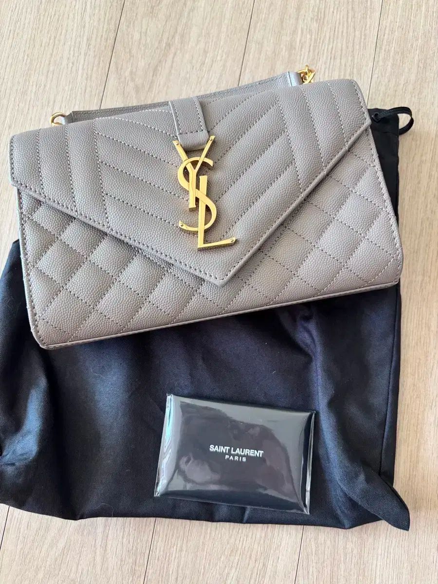 Saint Laurent サンローラン エンベロープ チェーンバッグ グレー