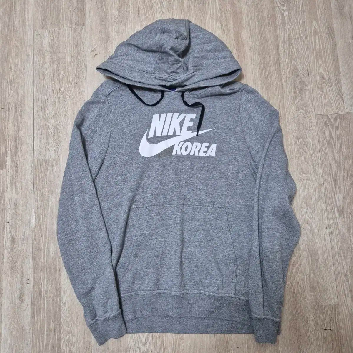 Nike(ナイキ） スウッシュ コリア ビッグロゴ フード付きTシャツ