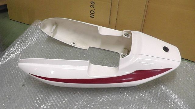 CBF125 LALPCJ792D3023xxx の シートカウル 傷:#1737694601