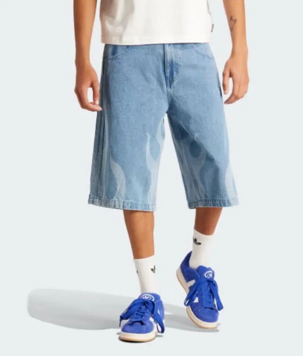 【雷市場（ポンジャン）商品韓国直送】新品 30 adidas(アディダス) フレイム デニム ショートパンツ 青 IS2893