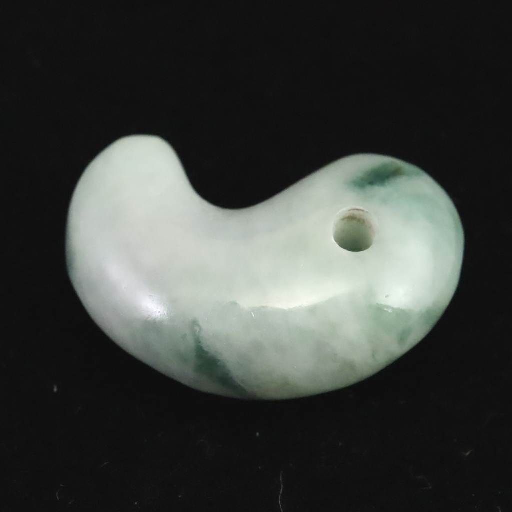 糸魚川翡翠 ヒスイ 小滝産 薄緑 22mm勾玉 ディレクトリカード付 4.65g