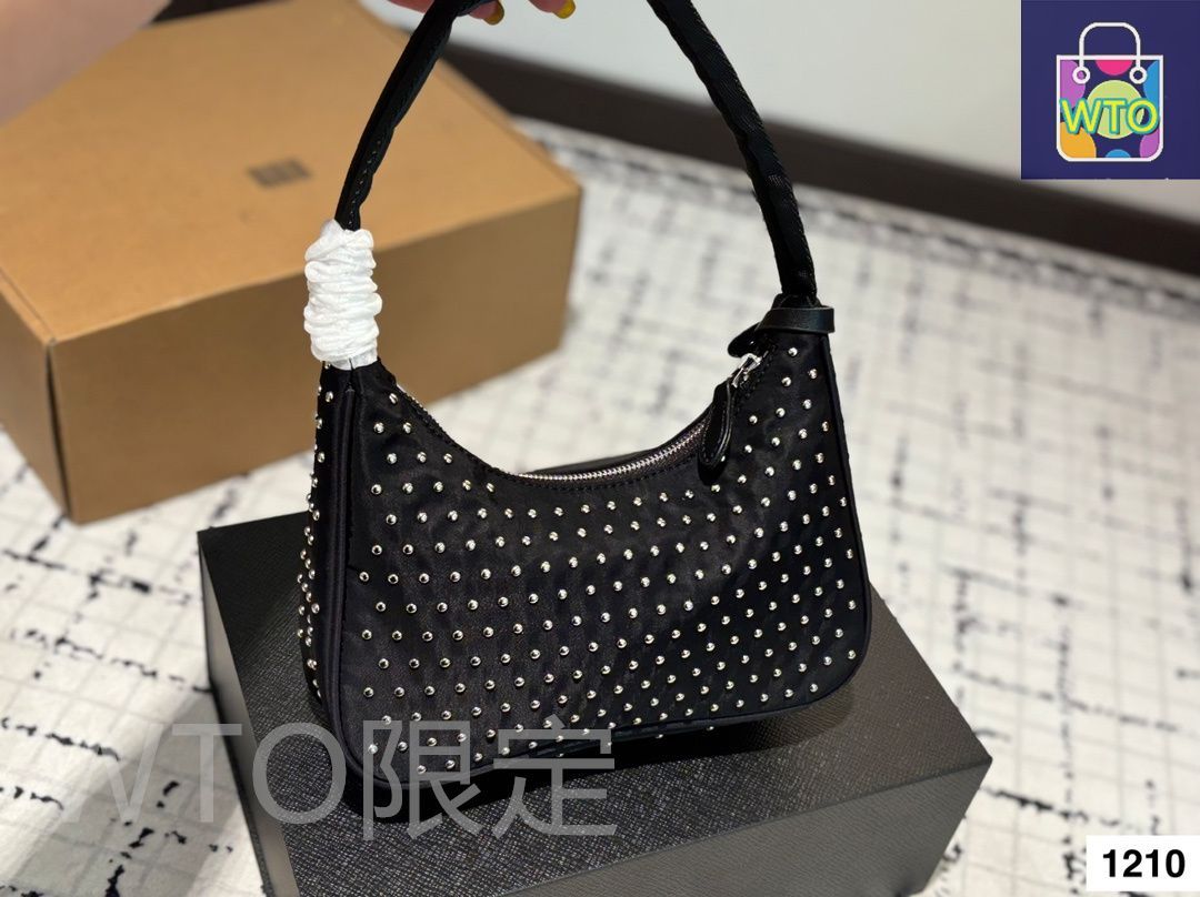 PRADA レザー アンダーアームバッグ ? 21×12cm [本日特価|新品未