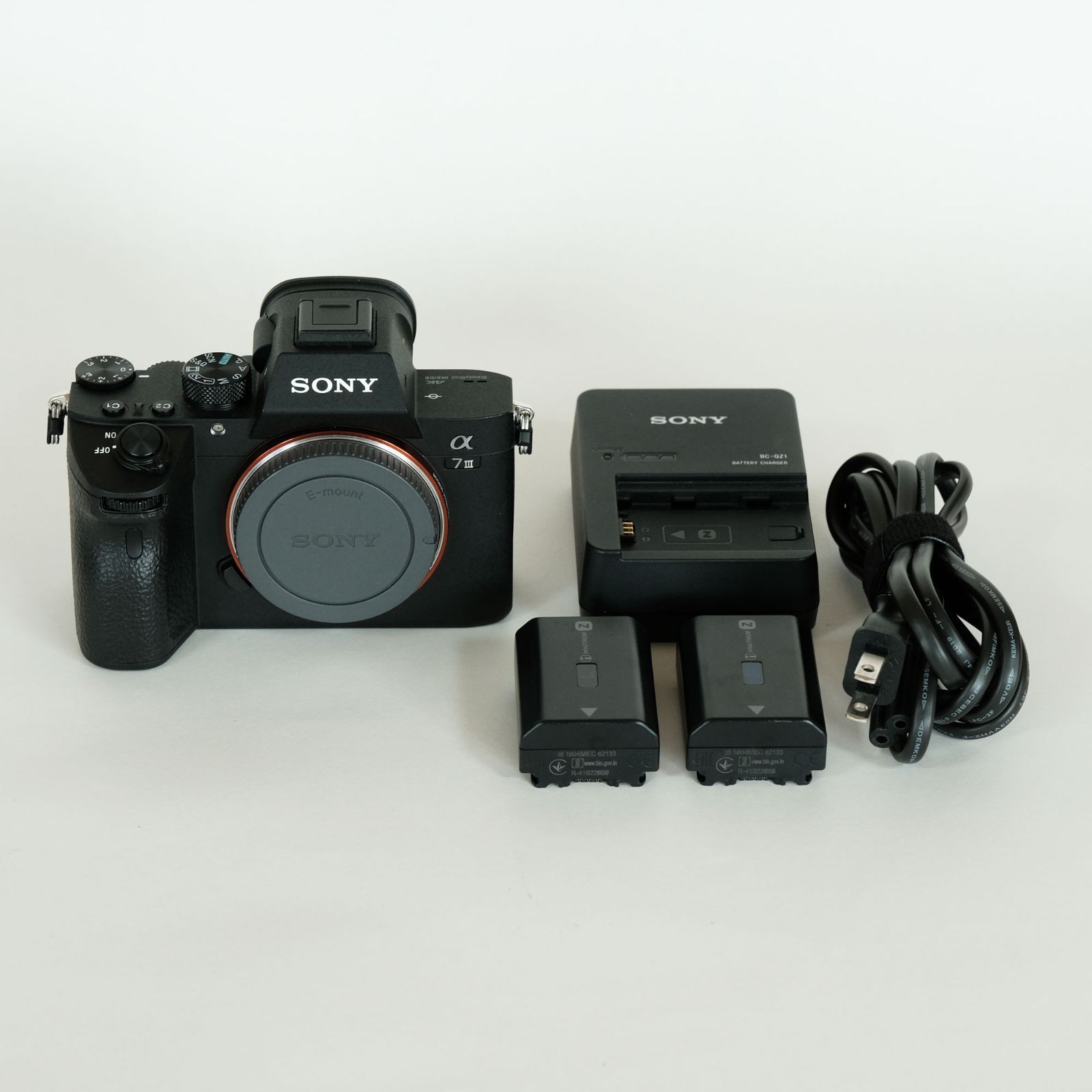SONY α7iii ボディ&バッテリー 新品)SONY (ソニー) α7III ボディ ILCE-7M3（商品ID
