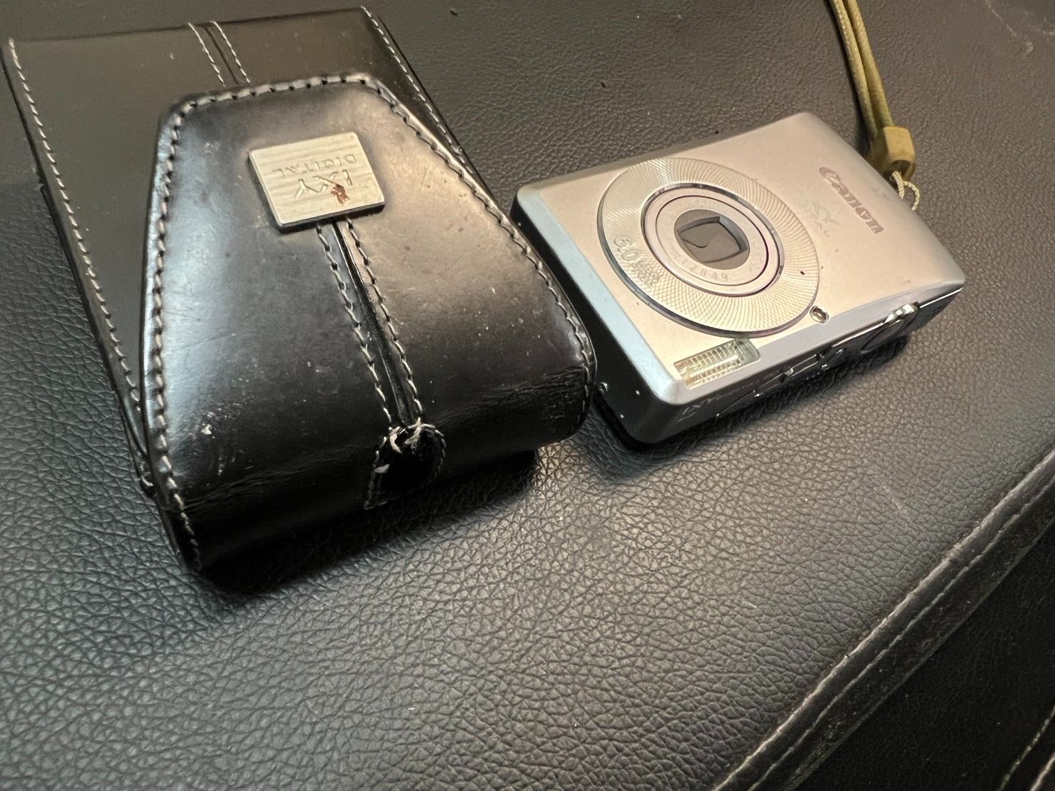 Canon IXY DIGITAL 80 シルバー / オールドコンデジ CCDセンサー Canon