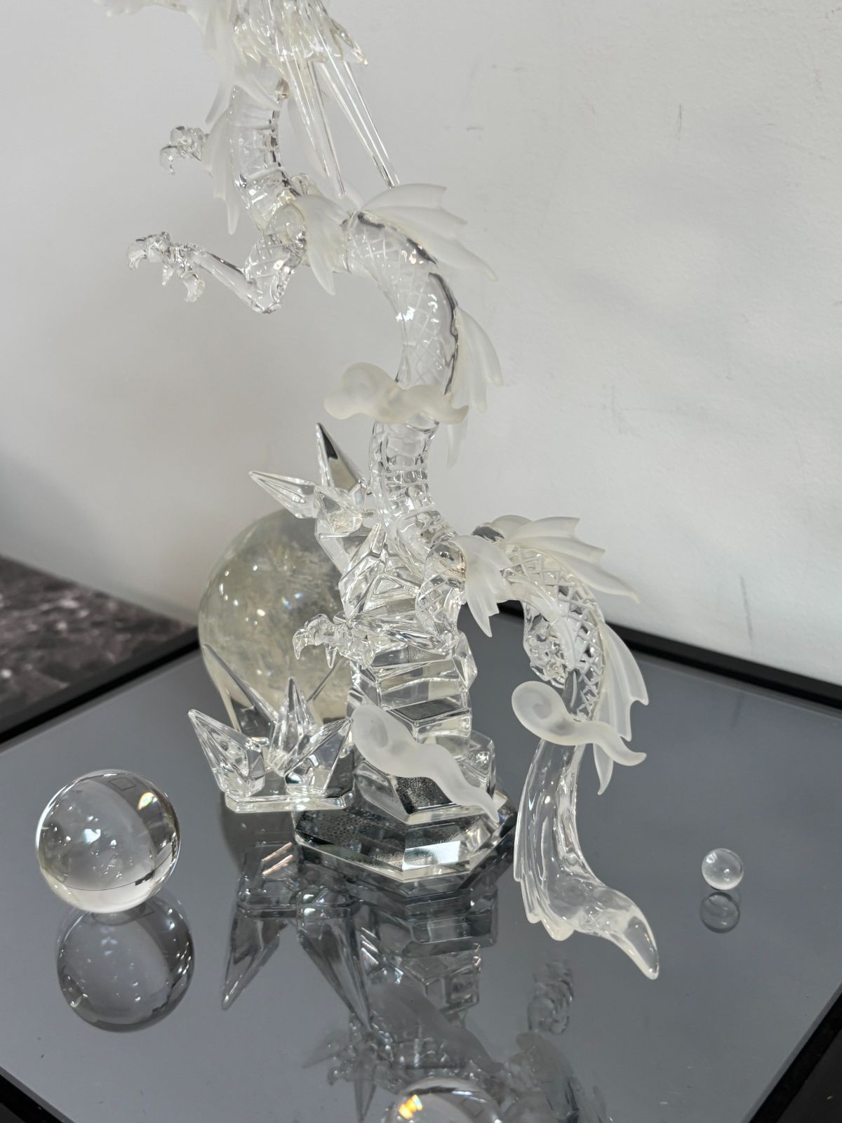 美品 天然水晶工芸品「天翔龍」天を翔け福を掴む 日本伝統工芸