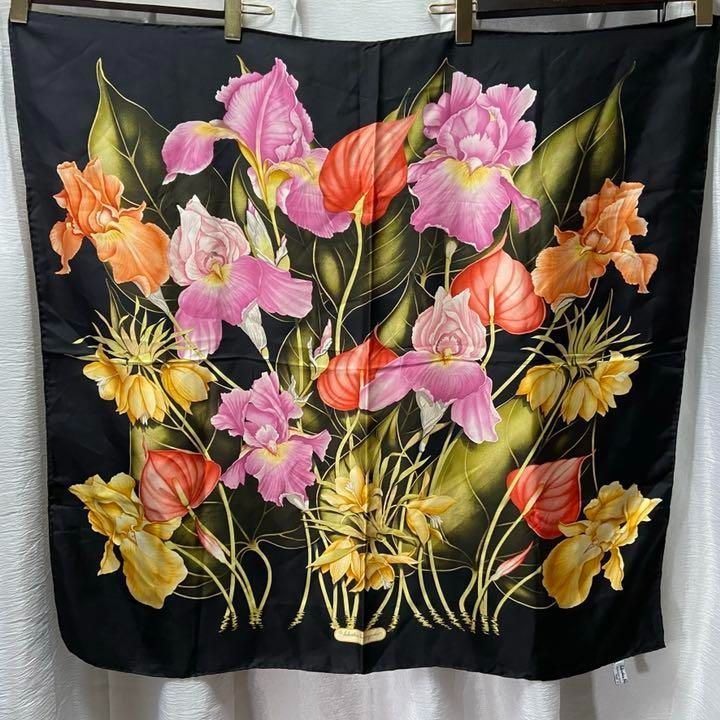 ferragamo サルヴァトーレフェラガモ 花柄 シルクスカーフ