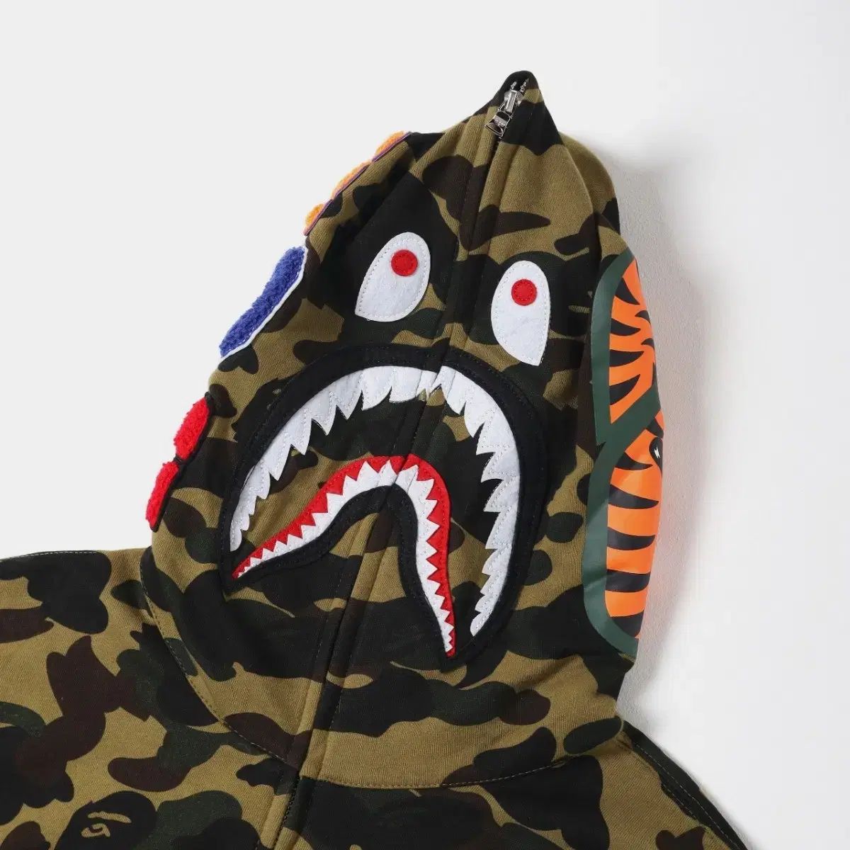 A BATHING APE(アベイシングエイプ) シャーク カモフラ フルジップ