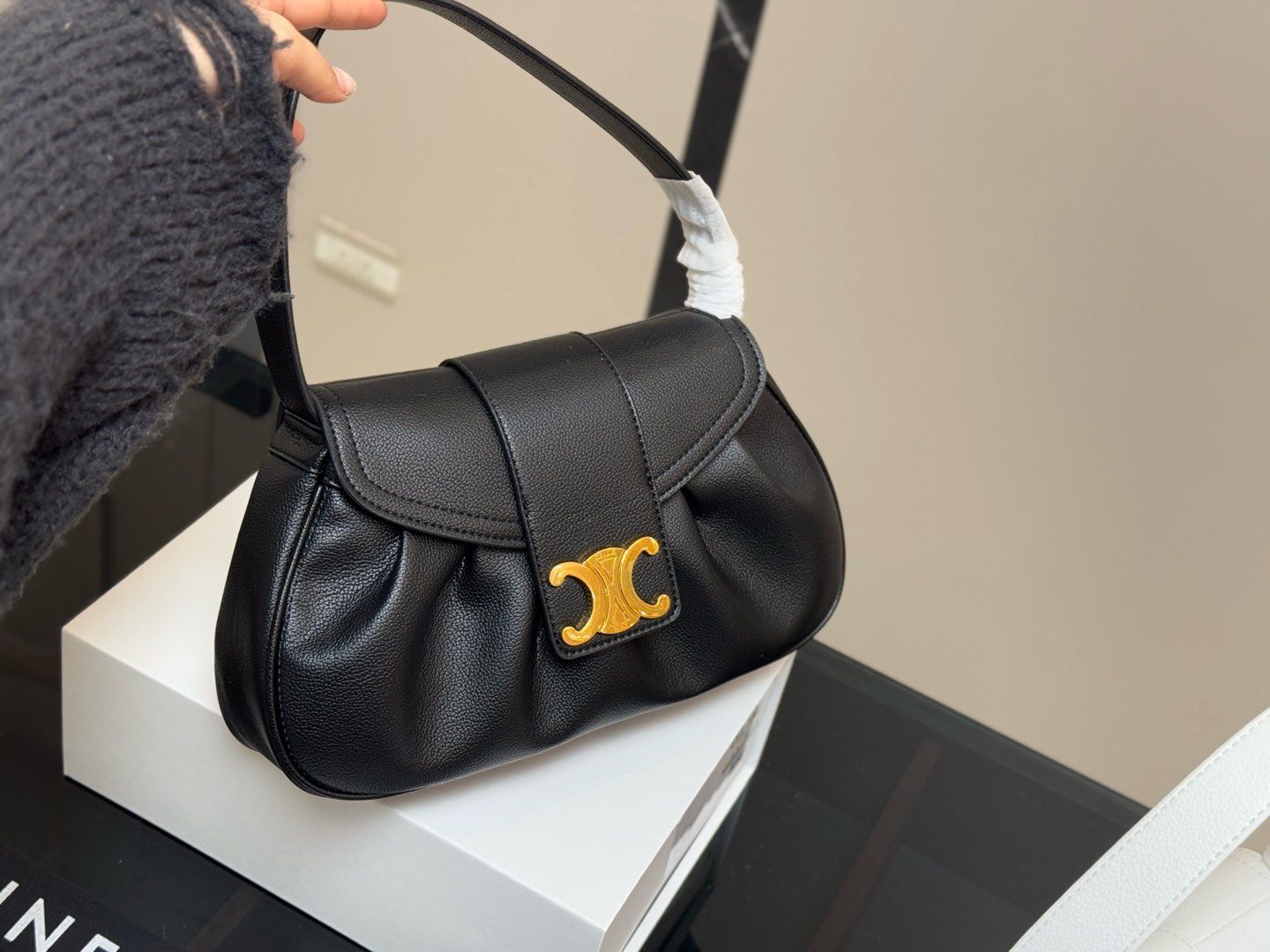 Celine] ローラ アンダーアームバッグ - 専用ボックス付き