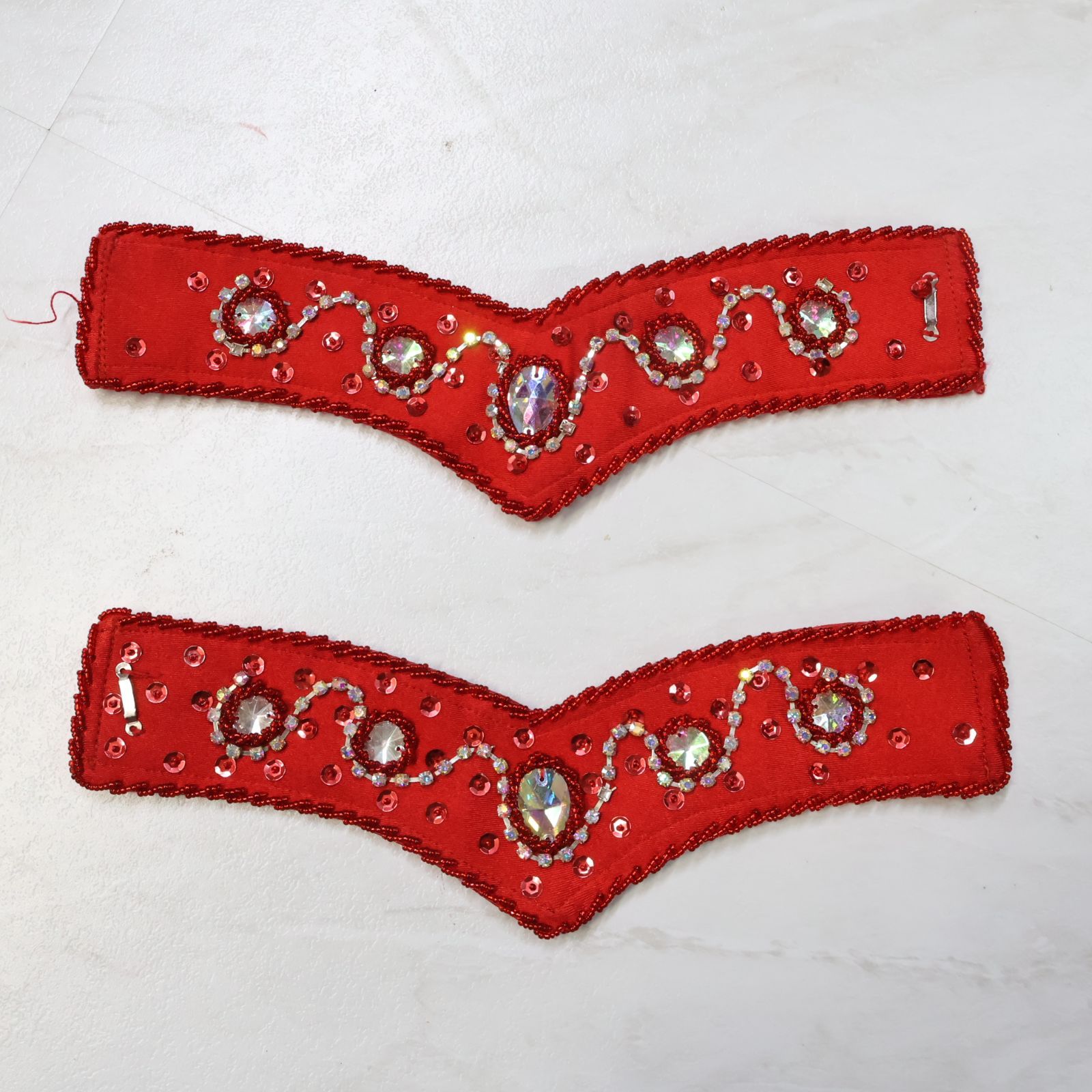 ベリーダンス用 オリエンタル衣装】ホワイト レッド スパンコールラメ