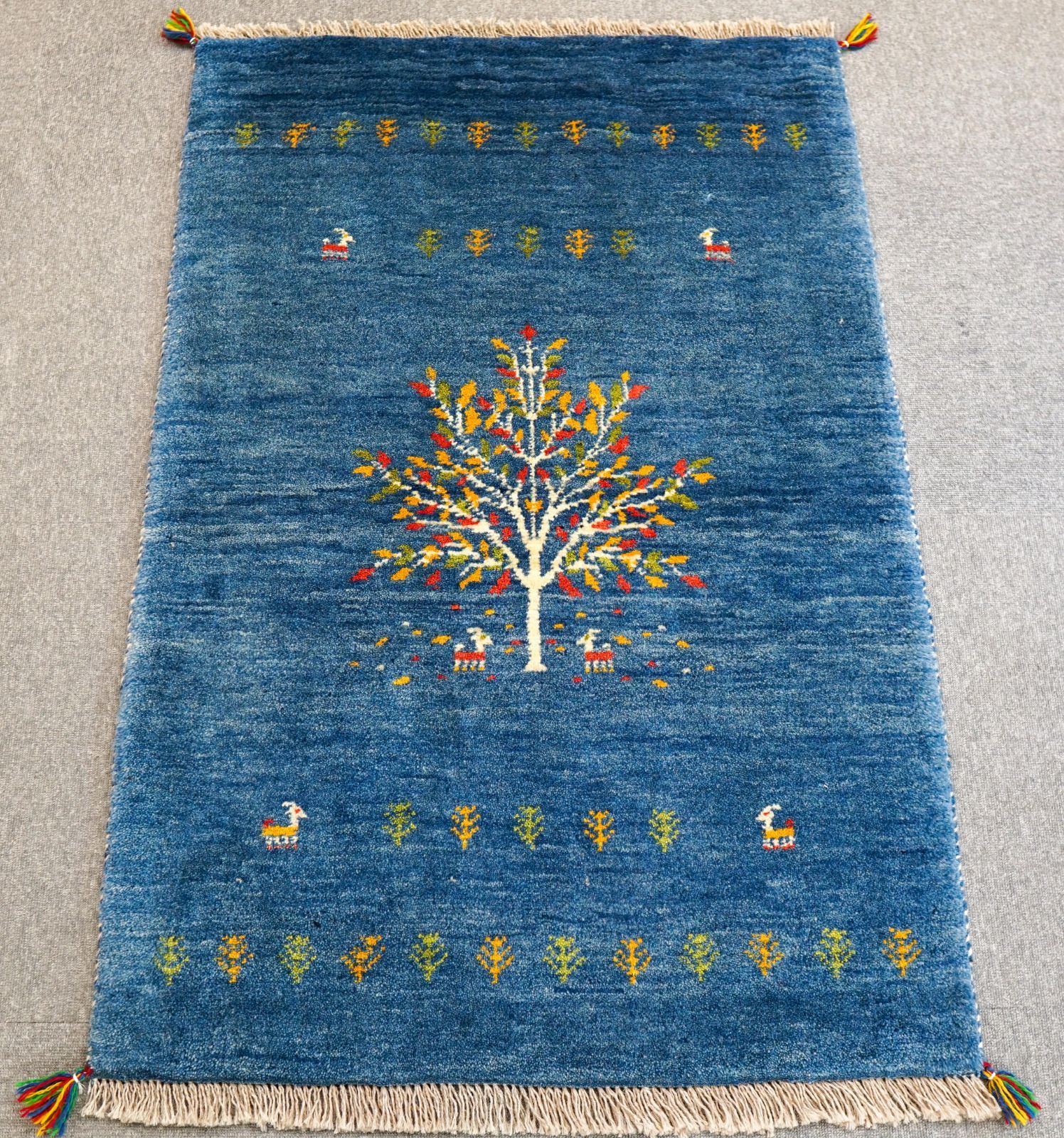 手織りペルシャギャッベ 132×90cm 手織り ペルシャ 絨毯 カシュクリ