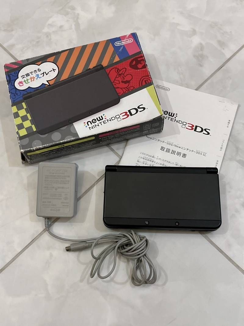 new Nintendo 3DS KTR-001 初期化済み 任天堂 付属品付
