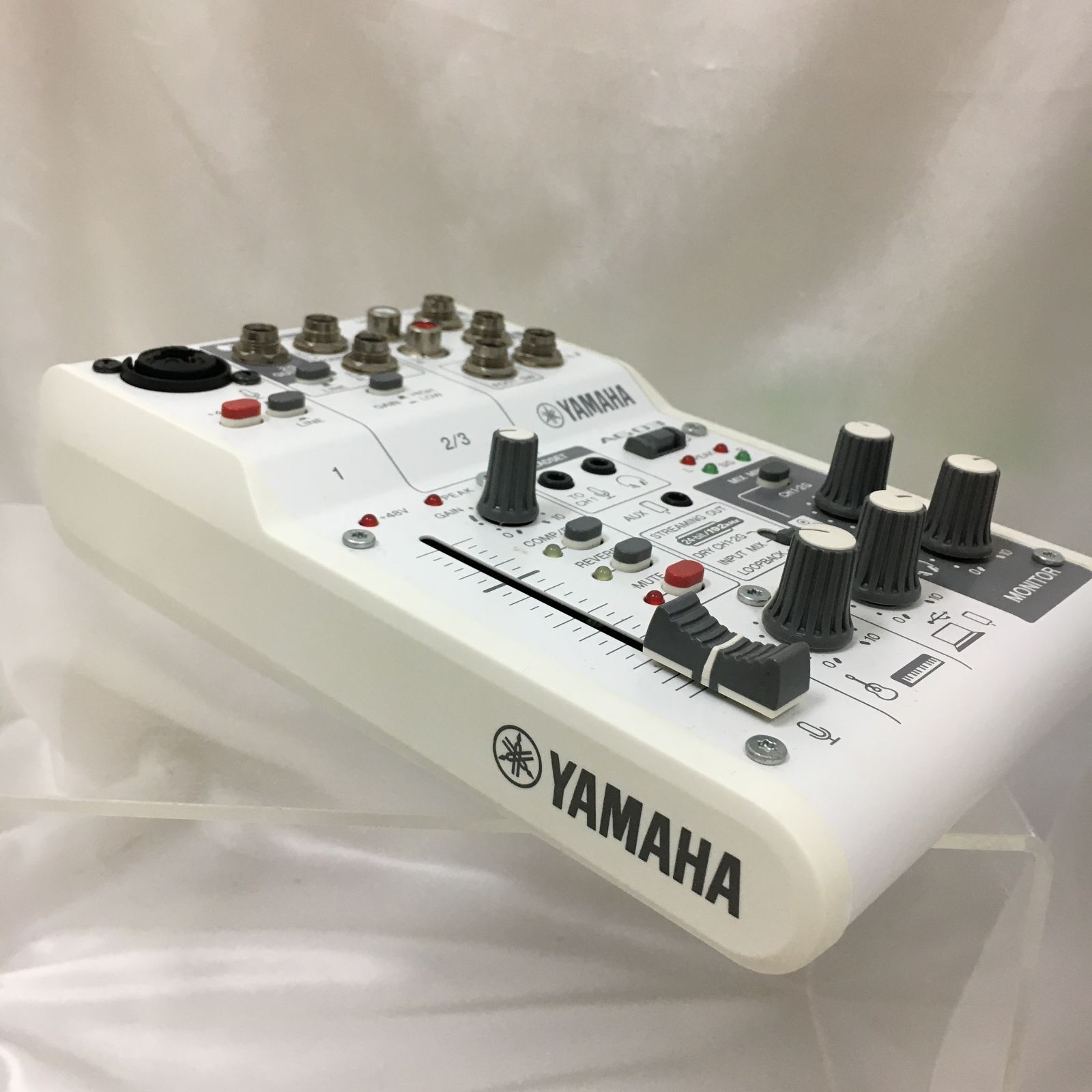 ホワイト インターフェイス