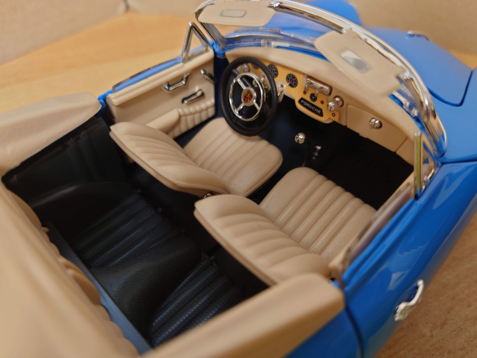 1/18 ポルシェ356B オープン ブルー PORSCHE 356B 1961 ブラーゴ