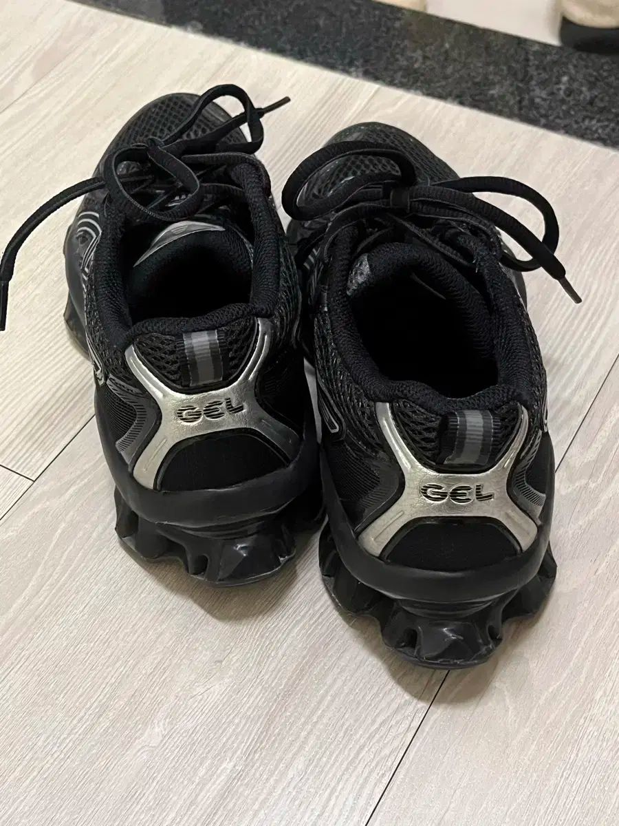 Asics アシックス