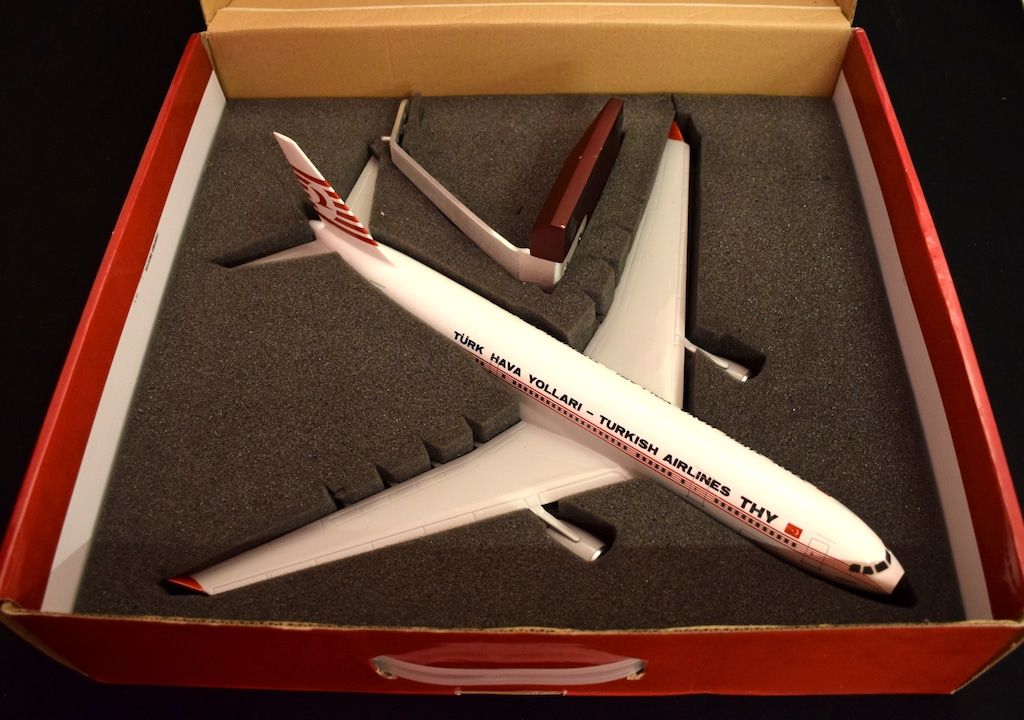 TURKISHAIRLINES 1|140 MODEL PLANE WIDEN YOUR WORLD TURKISH AIRLINES