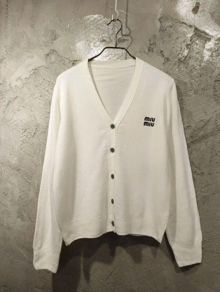 新品 MIU MIU(ミュウミュウ) カーディガン - メルカリ