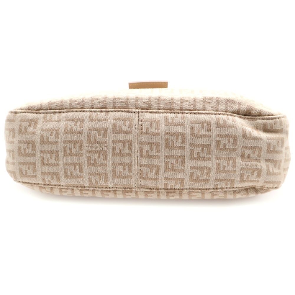 Fendi フェンディ マンマバケット FFロゴ ハンドバッグ アイボリー フェンディ、タイムレスなイットバッグの新作「マンマ バゲット
